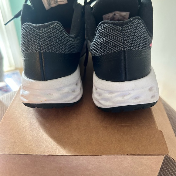 Nike running shoe women size 7 - Picture 4 of 5